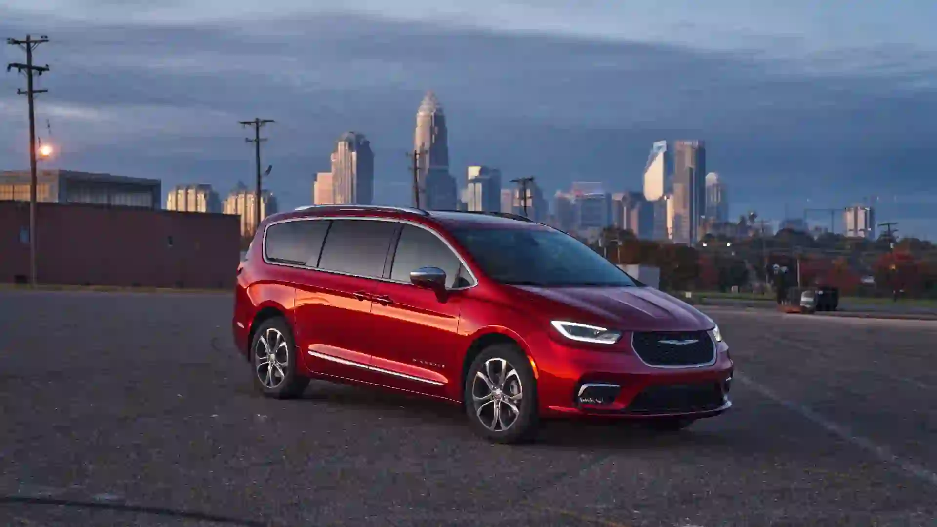 4 Luxury Minivans in 2025 Under $55K