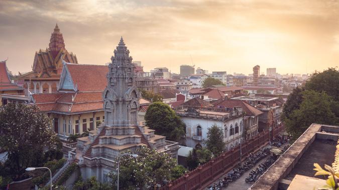 Wat Ounalom At Sunset In Phnom Penh, Cambodia stock photo