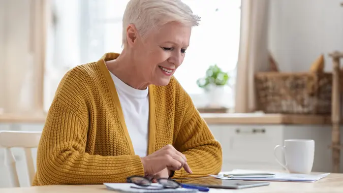 10 Top Ways Boomer Women Live Frugally in 2024