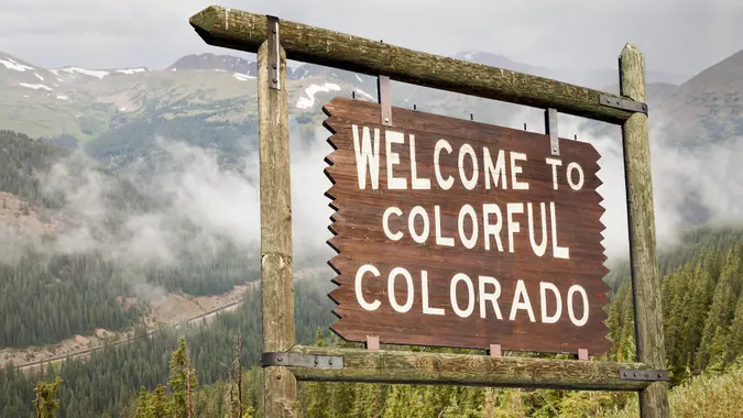 Colorado welcome road sign stock photo