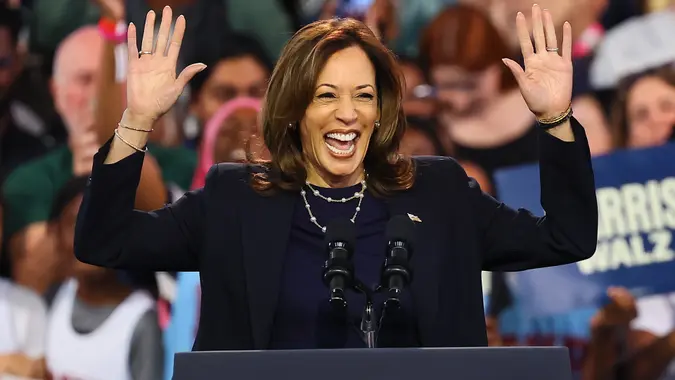 Vice President Harris Visits The Alan Horwitz "Sixth Man" Center in Philadelphia, Philadelphia, Pennsylvania, USA - 27 Oct 2024