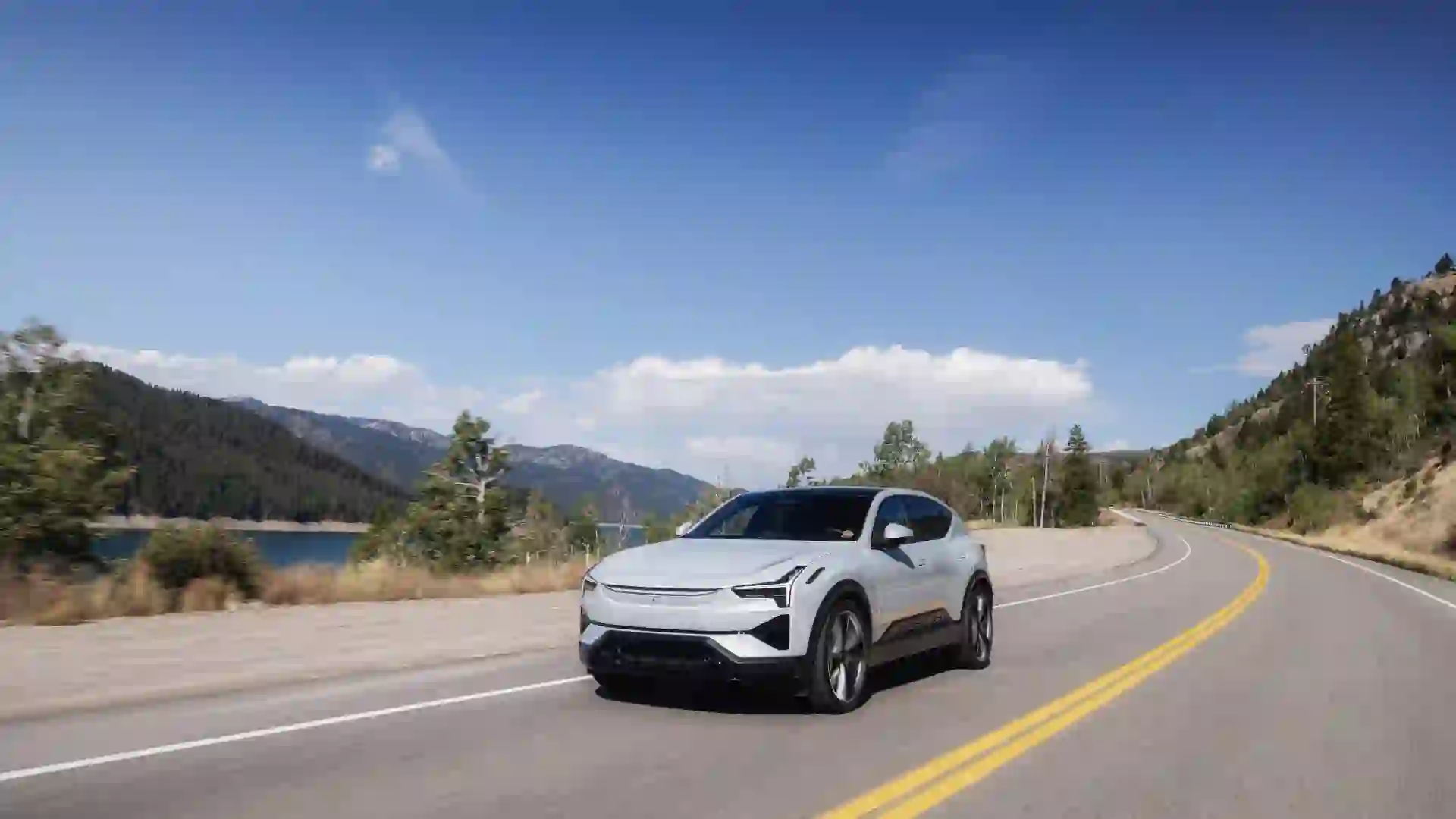 3 New Luxury SUVs That Are a Good Investment for Retirees