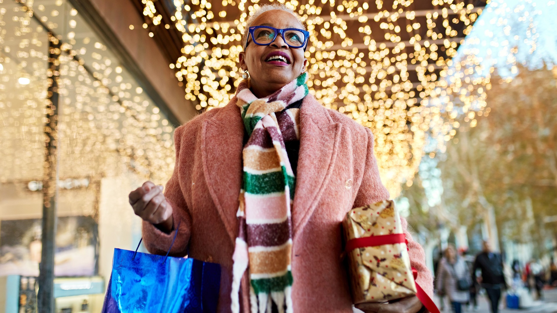 5 Tips for Retirees To Save on Last-Minute Holiday Shopping