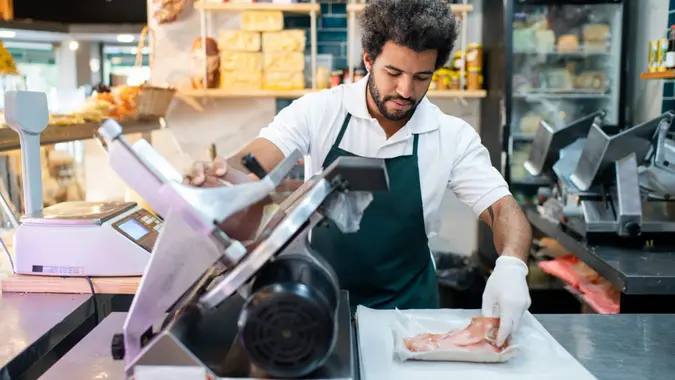 Here’s How to Get an Easy 2% Cash Back Every Time You Swipe Your Card Here’s How to Get an Easy 2% Cash Back Every Time You Swipe Your Card