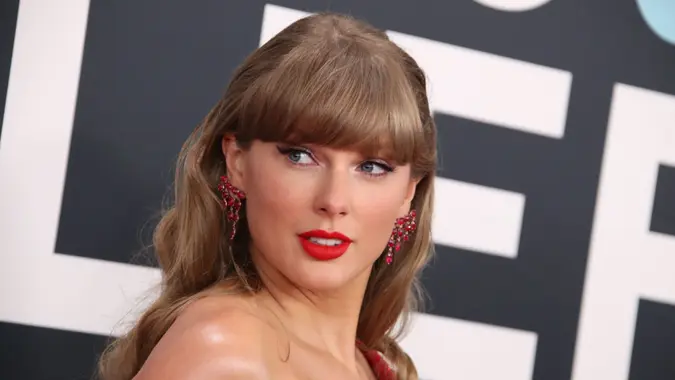Taylor Swift Pictured: taylor swift,paris hiltonRef: BLU_S8151160 030225 NON-EXCLUSIVEPicture by: Matt Baron/BEI / ShutterstockShutterstockUSA: 1 646 419 4452UK: 020 8068 3593eamteam@shutterstock.