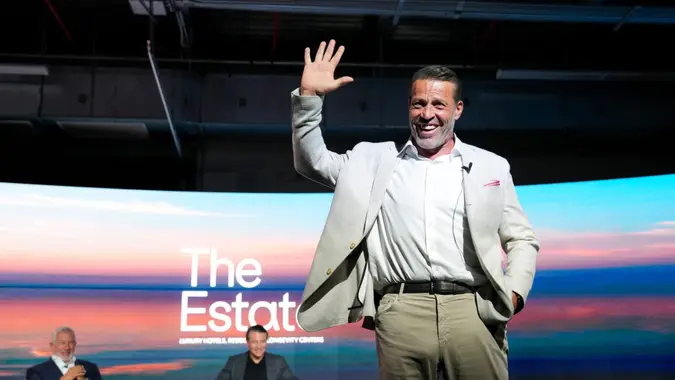 Tony RobbinsPictured: tony robbins,emina cunmulaj,marc anthonyRef: BLU_S7930117 190924 NON-EXCLUSIVEPicture by: Michelle Kammerman/BFA.