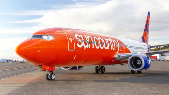 The photo is of a Boeing 737-800 operated by Sun Country Airlines.