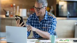 How To Easily Find an Extra $1,000 in Your Budget, According to Rachel Cruze