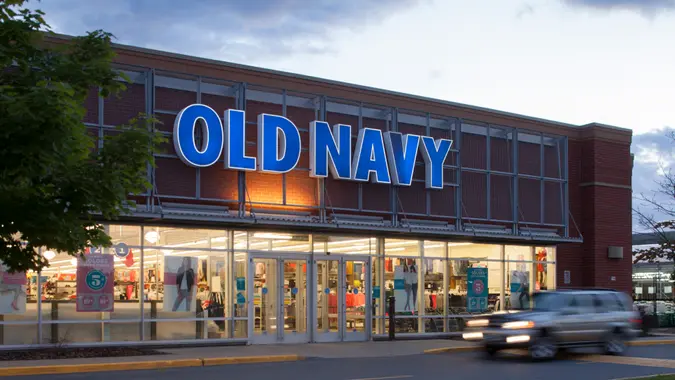How To Hack Old Navy’s Sale Calendar for Year-Round Savings How To Hack Old Navy’s Sale Calendar for Year-Round Savings