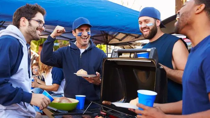 5 Affordable Amazon Buys To Upgrade Your Fall Tailgates 5 Affordable Amazon Buys To Upgrade Your Fall Tailgates