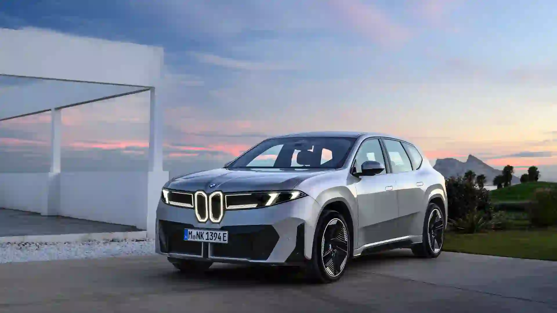 6 Luxury SUVs That Will See Big Price Drops in Early 2026