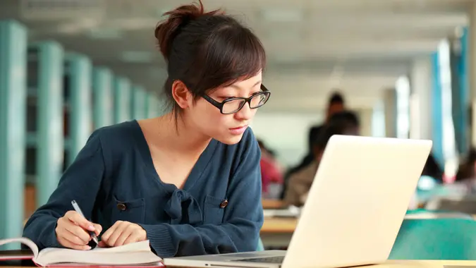 picture of pretty college student study in the library.