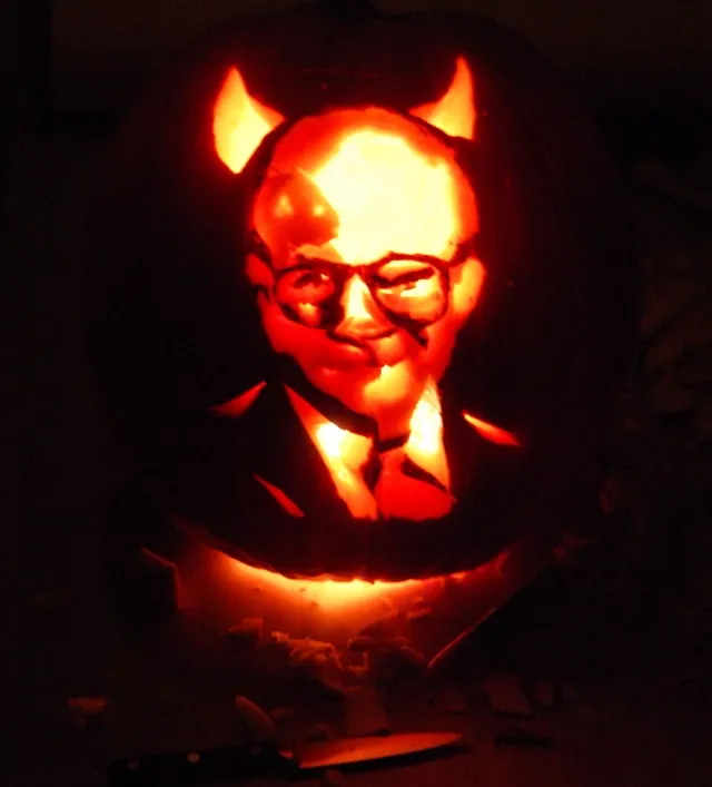 Warren Buffett pumpkin-cropped